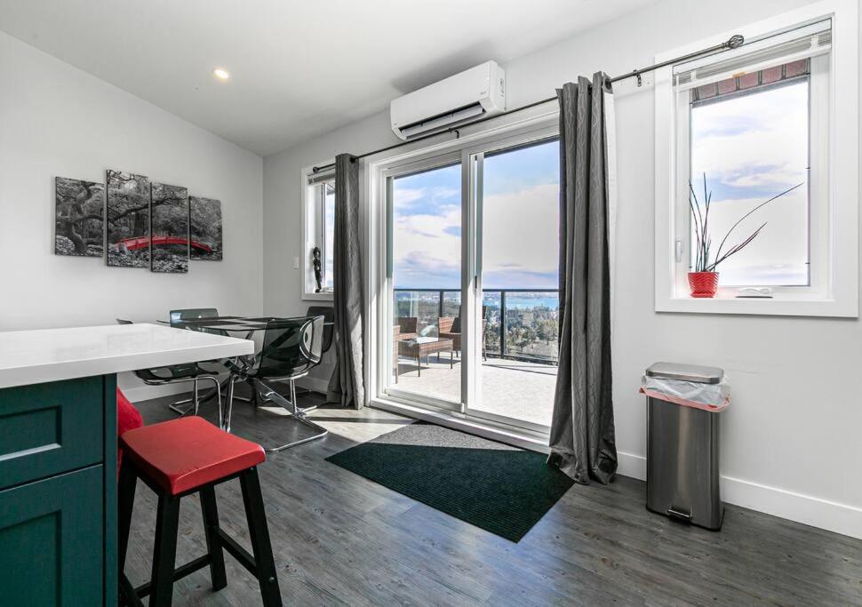 Eagle'S View Penthouse Apartment Victoria Exterior photo