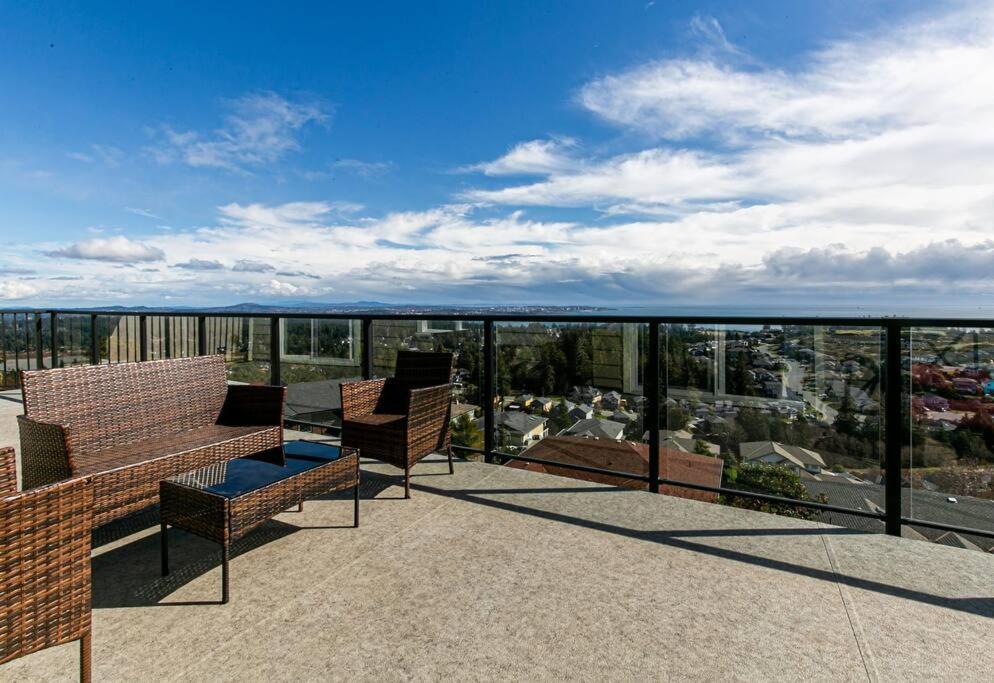 Eagle'S View Penthouse Apartment Victoria Exterior photo